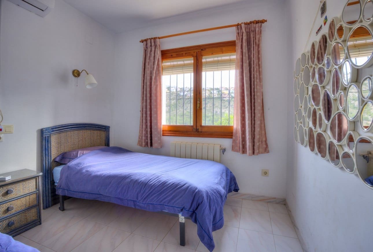 4 Zimmer Villa zu verkaufen in Moraira mit Pool - 550.000 € (Ref: 6435573)