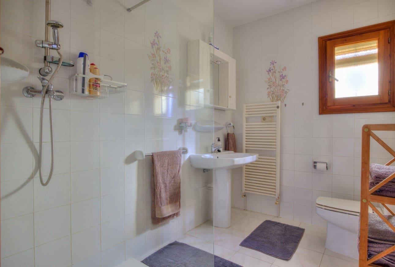4 Zimmer Villa zu verkaufen in Moraira mit Pool - 550.000 € (Ref: 6435573)