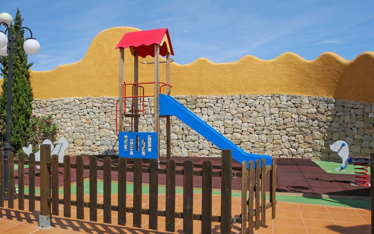 2 bedroom Apartment for sale in Cumbre del Sol with pool - € 190,000 (Ref: 6993967)