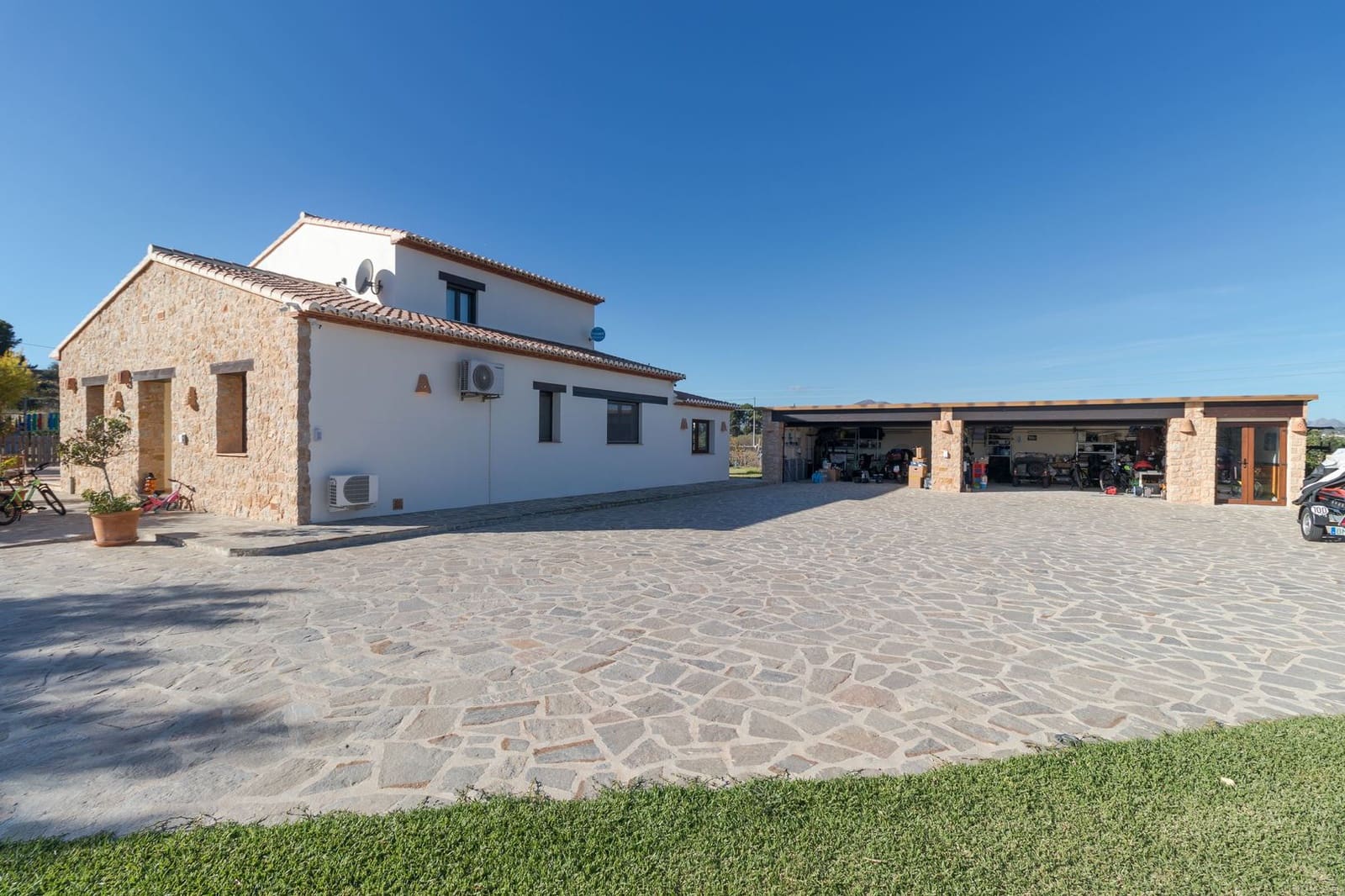 5 slaapkamer Villa te koop in Teulada met zwembad - € 1.395.000 (Ref: 7876675)