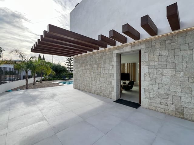 4 slaapkamer Villa te koop in Benissa met zwembad - € 1.250.000 (Ref: 8317123)