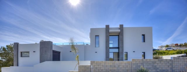 4 bedroom Villa for sale in Moraira, Teulada-Moraira with pool - € 1,850,000 (Ref: 8678671)