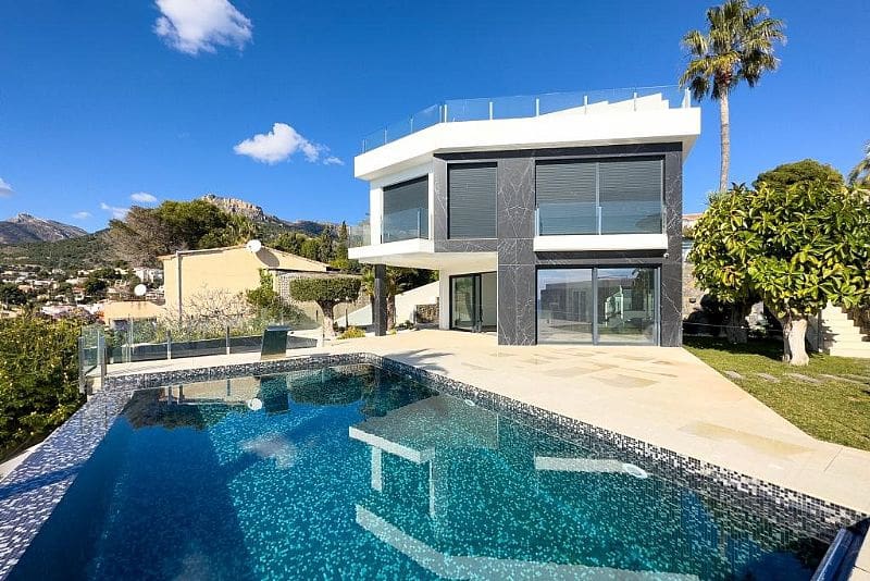 4 bedroom Villa for sale in Calpe / Calp with pool - € 2,850,000 (Ref: 8820578)
