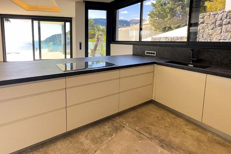 4 bedroom Villa for sale in Calpe / Calp with pool - € 2,850,000 (Ref: 8820578)