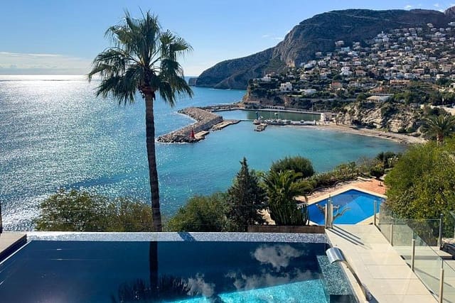 4 bedroom Villa for sale in Calpe / Calp with pool - € 2,850,000 (Ref: 8820578)