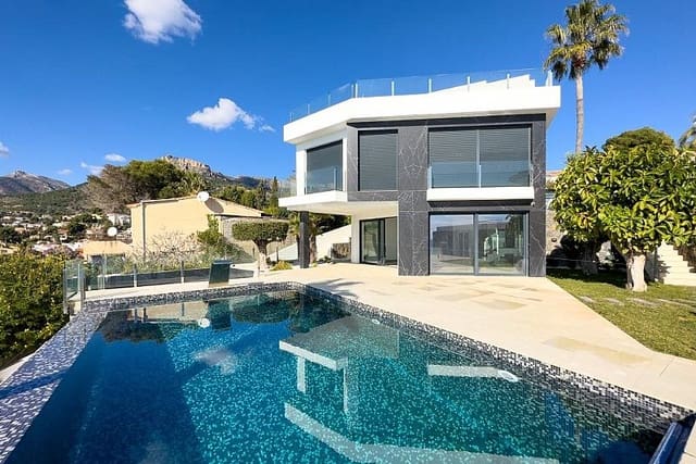 4 bedroom Villa for sale in Calpe / Calp with pool - € 2,850,000 (Ref: 8820578)