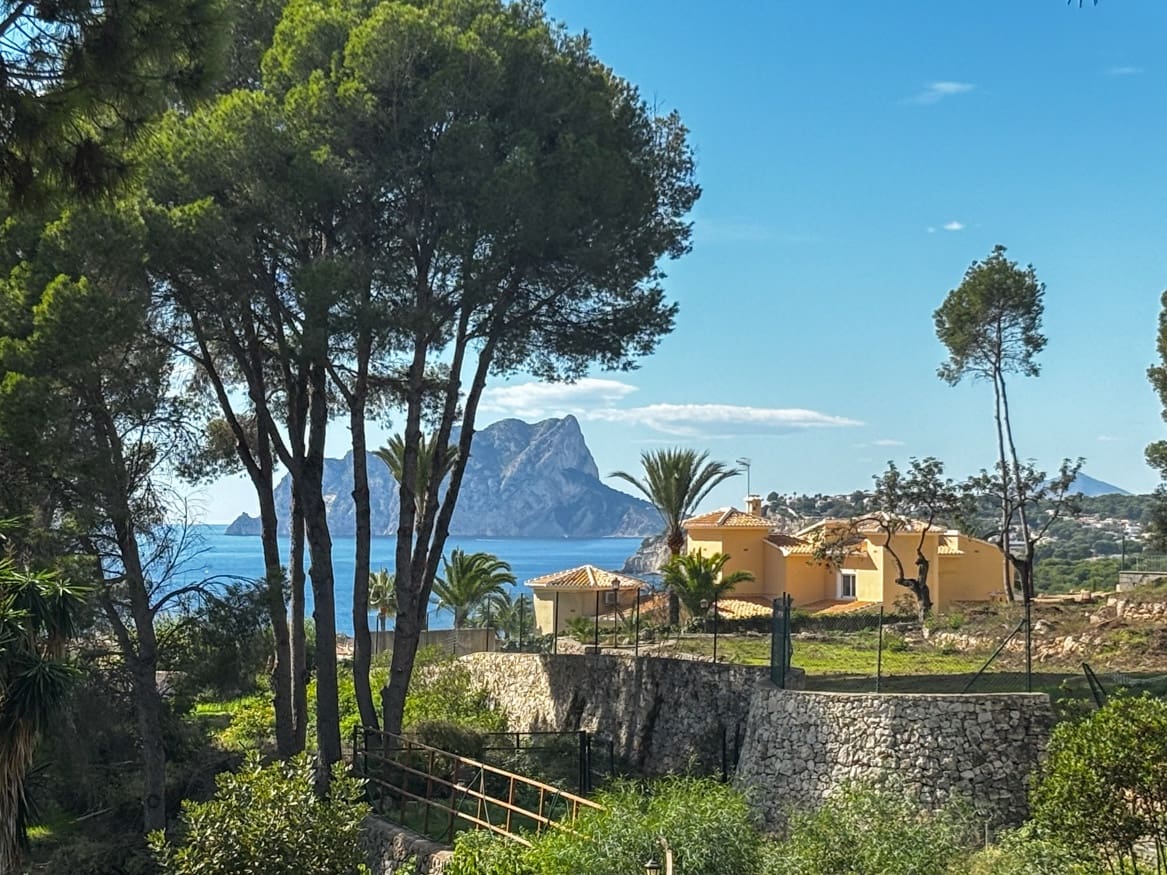 Grunde uden byggetilladelser til salg i Moraira - € 800.000 (Ref: 8936197)