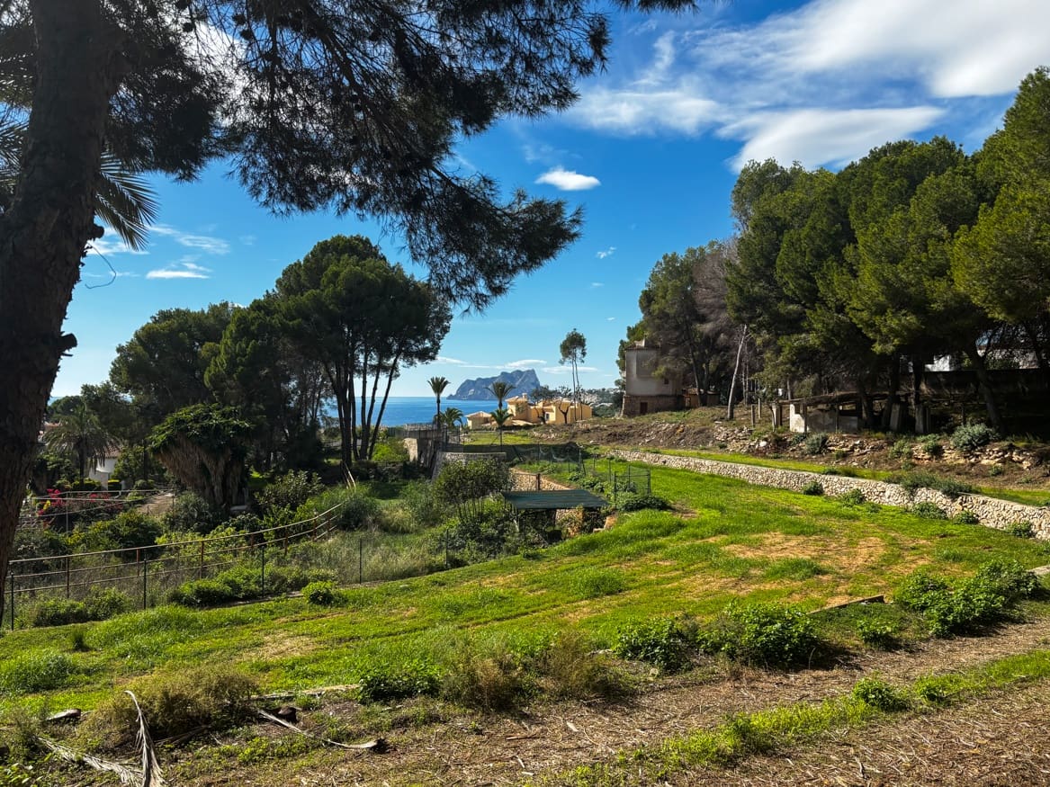 Grunde uden byggetilladelser til salg i Moraira - € 800.000 (Ref: 8936197)