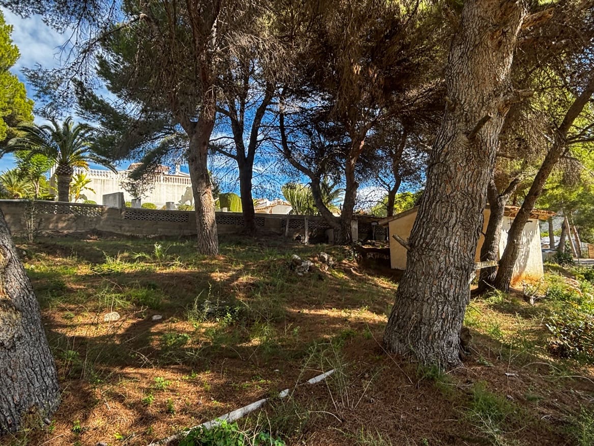Grunde uden byggetilladelser til salg i Moraira - € 800.000 (Ref: 8936197)