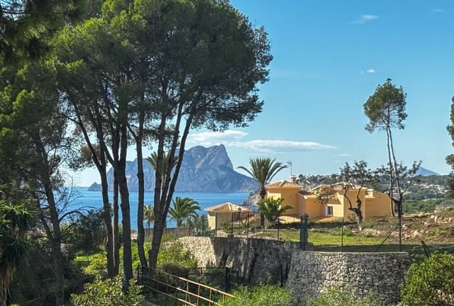 Ubebygd land til salgs i Moraira, Teulada-Moraira - € 800 000 (Ref: 8936197)