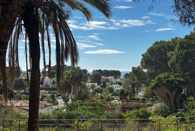 Ubebygd land til salgs i Moraira, Teulada-Moraira - € 800 000 (Ref: 8936197)
