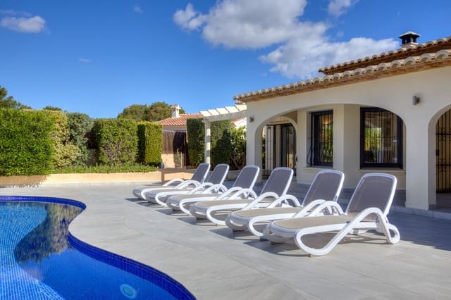 3 bedroom Villa for sale in Moraira, Teulada-Moraira with pool - € 1,100,000 (Ref: 8947595)