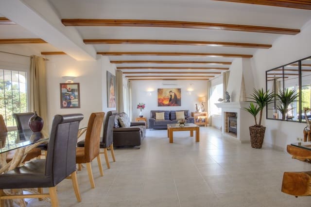 3 bedroom Villa for sale in Moraira, Teulada-Moraira with pool - € 1,100,000 (Ref: 8947595)