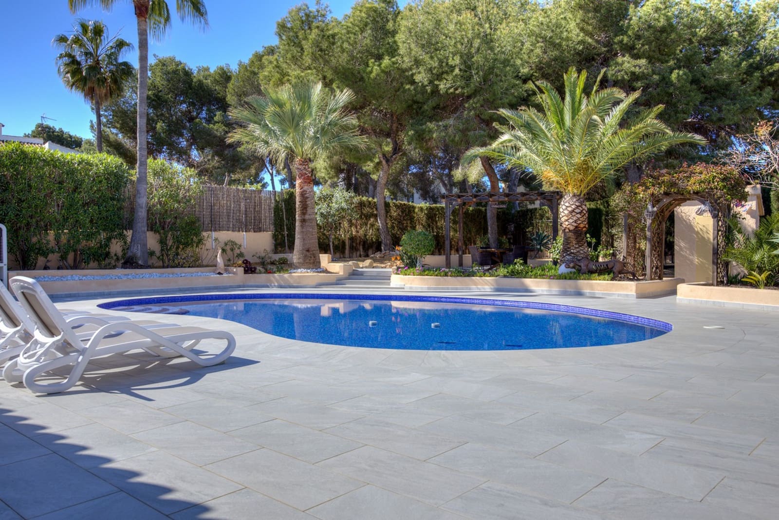 3 bedroom Villa for sale in Moraira with pool - € 1,100,000 (Ref: 8947595)