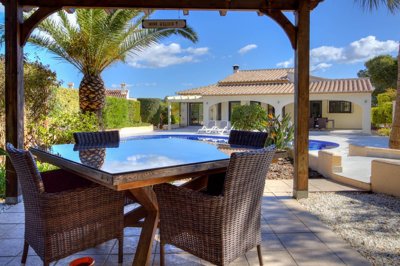 3 bedroom Villa for sale in Moraira with pool - € 1,100,000 (Ref: 8947595)