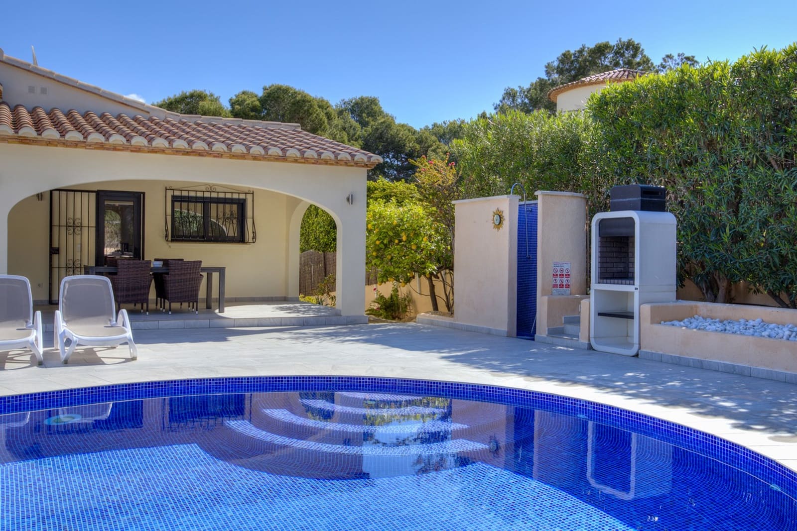 3 bedroom Villa for sale in Moraira with pool - € 1,100,000 (Ref: 8947595)