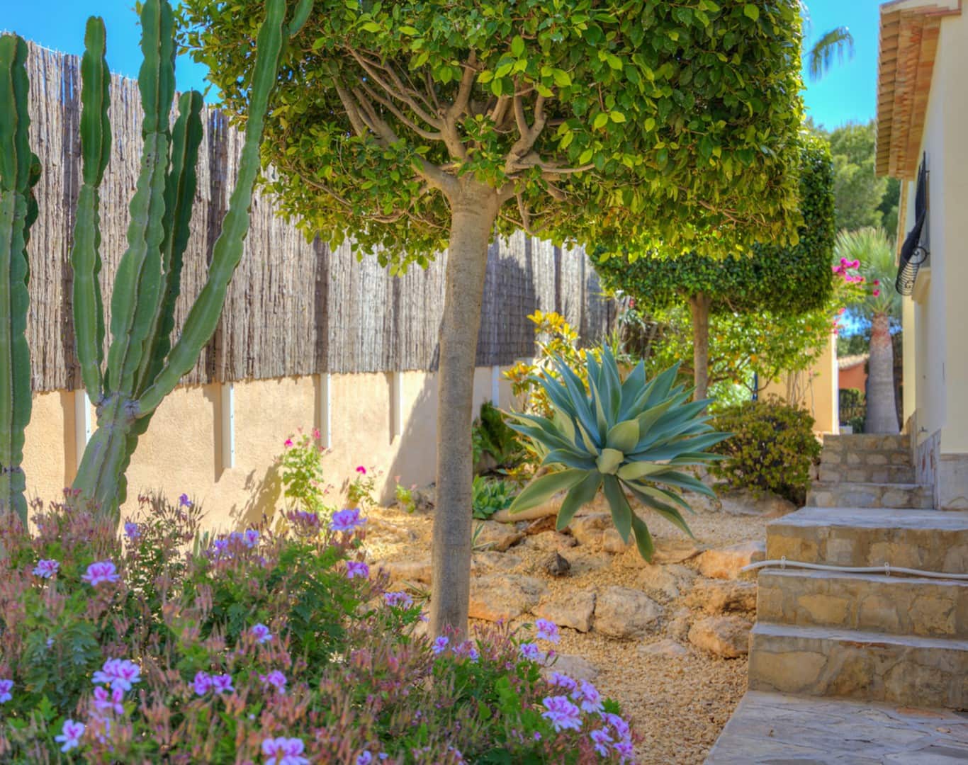 3 bedroom Villa for sale in Moraira with pool - € 1,100,000 (Ref: 8947595)