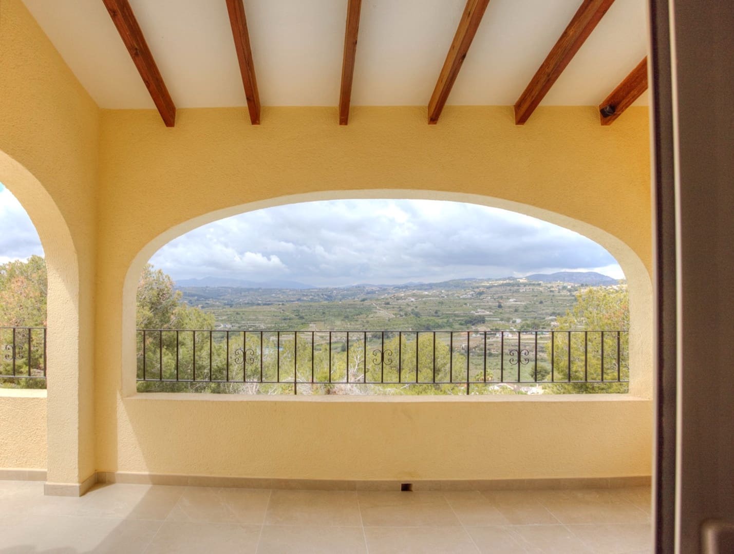 4 bedroom Villa for sale in Moraira with pool - € 560,000 (Ref: 8979912)