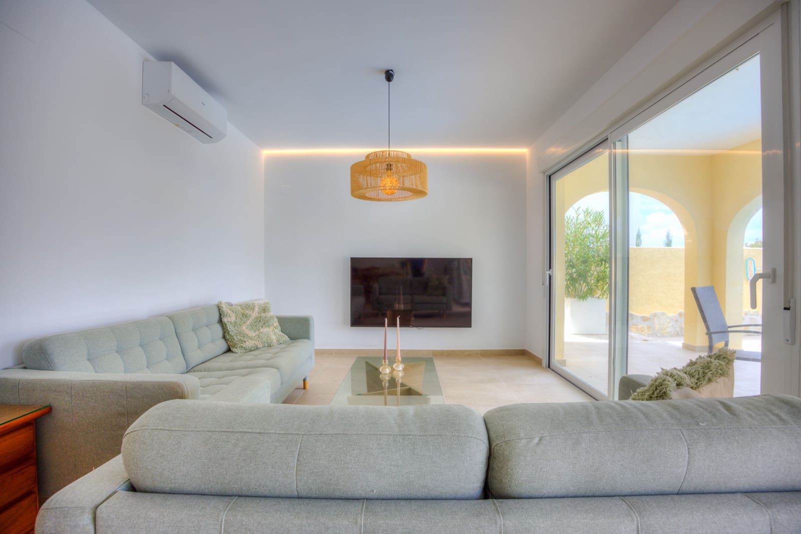 4 bedroom Villa for sale in Moraira with pool - € 560,000 (Ref: 8979912)