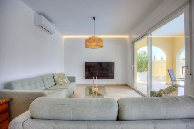 4 bedroom Villa for sale in Moraira, Teulada-Moraira with pool - € 560,000 (Ref: 8979912)