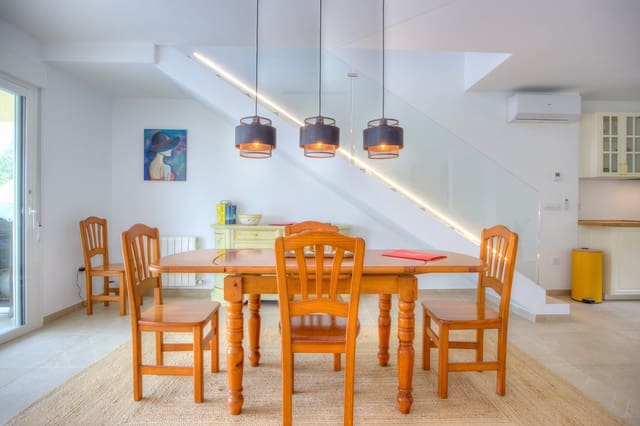 4 bedroom Villa for sale in Moraira, Teulada-Moraira with pool - € 560,000 (Ref: 8979912)