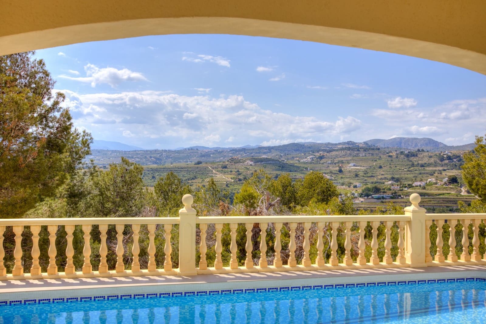 4 bedroom Villa for sale in Moraira with pool - € 560,000 (Ref: 8979912)