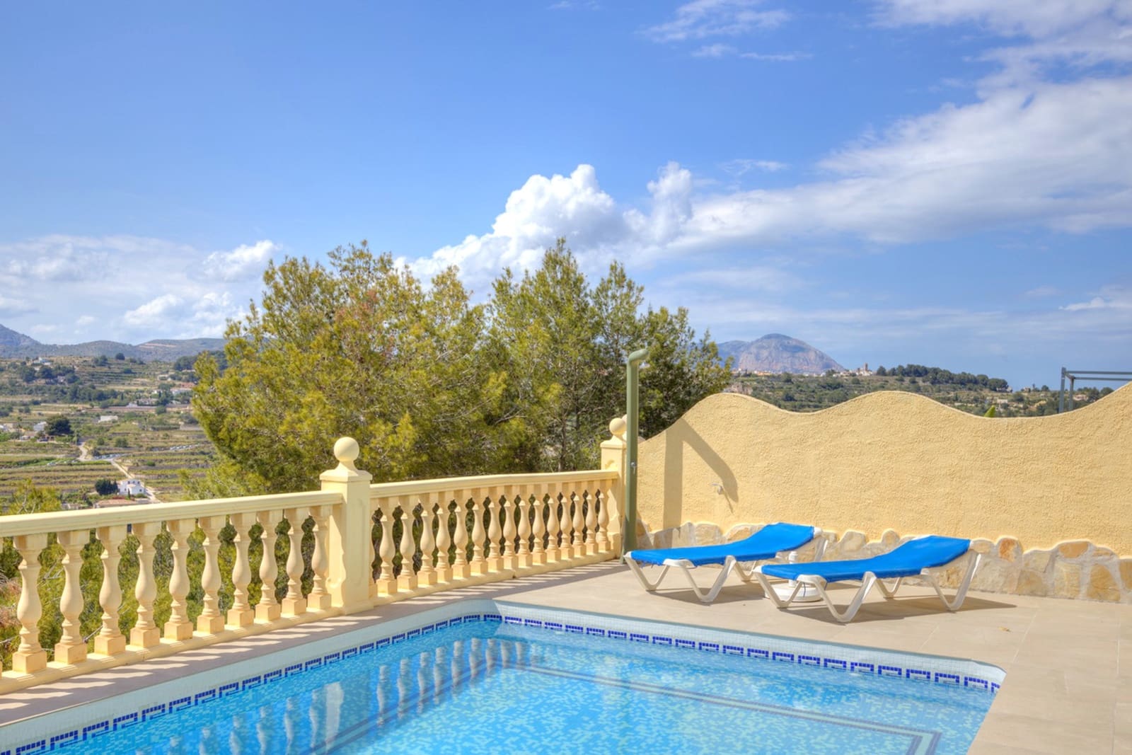 4 bedroom Villa for sale in Moraira with pool - € 560,000 (Ref: 8979912)