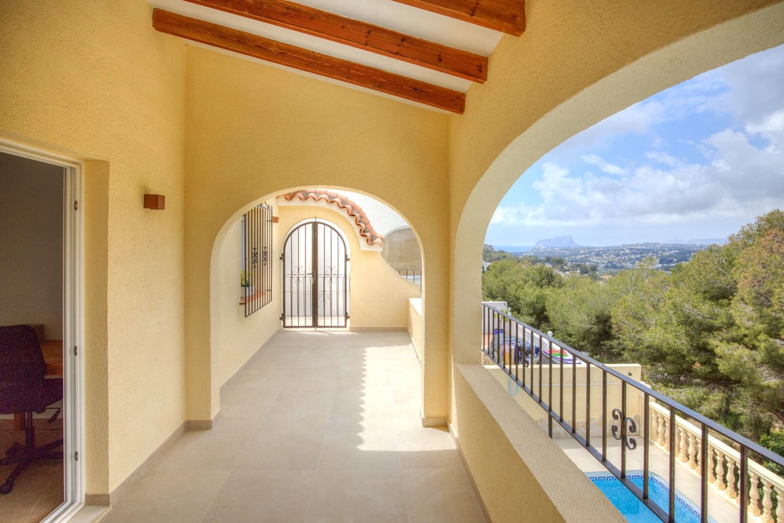 4 bedroom Villa for sale in Moraira with pool - € 560,000 (Ref: 8979912)