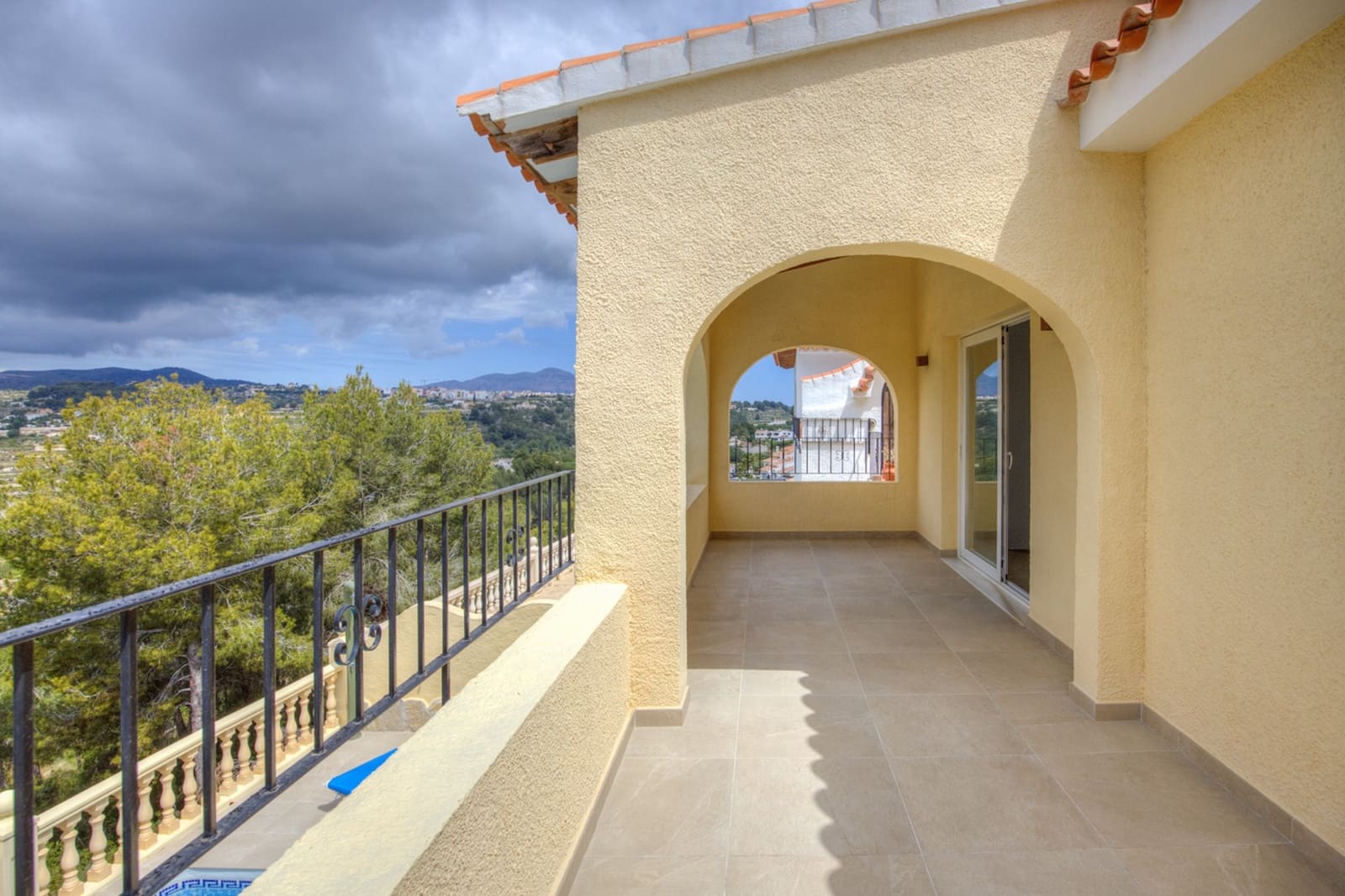 4 bedroom Villa for sale in Moraira with pool - € 560,000 (Ref: 8979912)