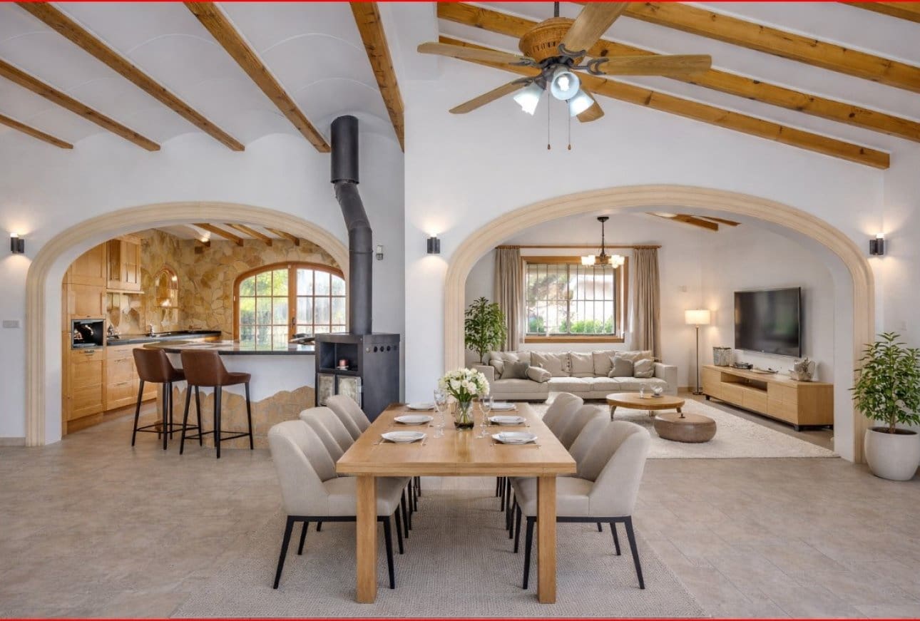 Chalet de 5 habitaciones en Moraira en venta con piscina - 745.000 € (Ref: 9109760)