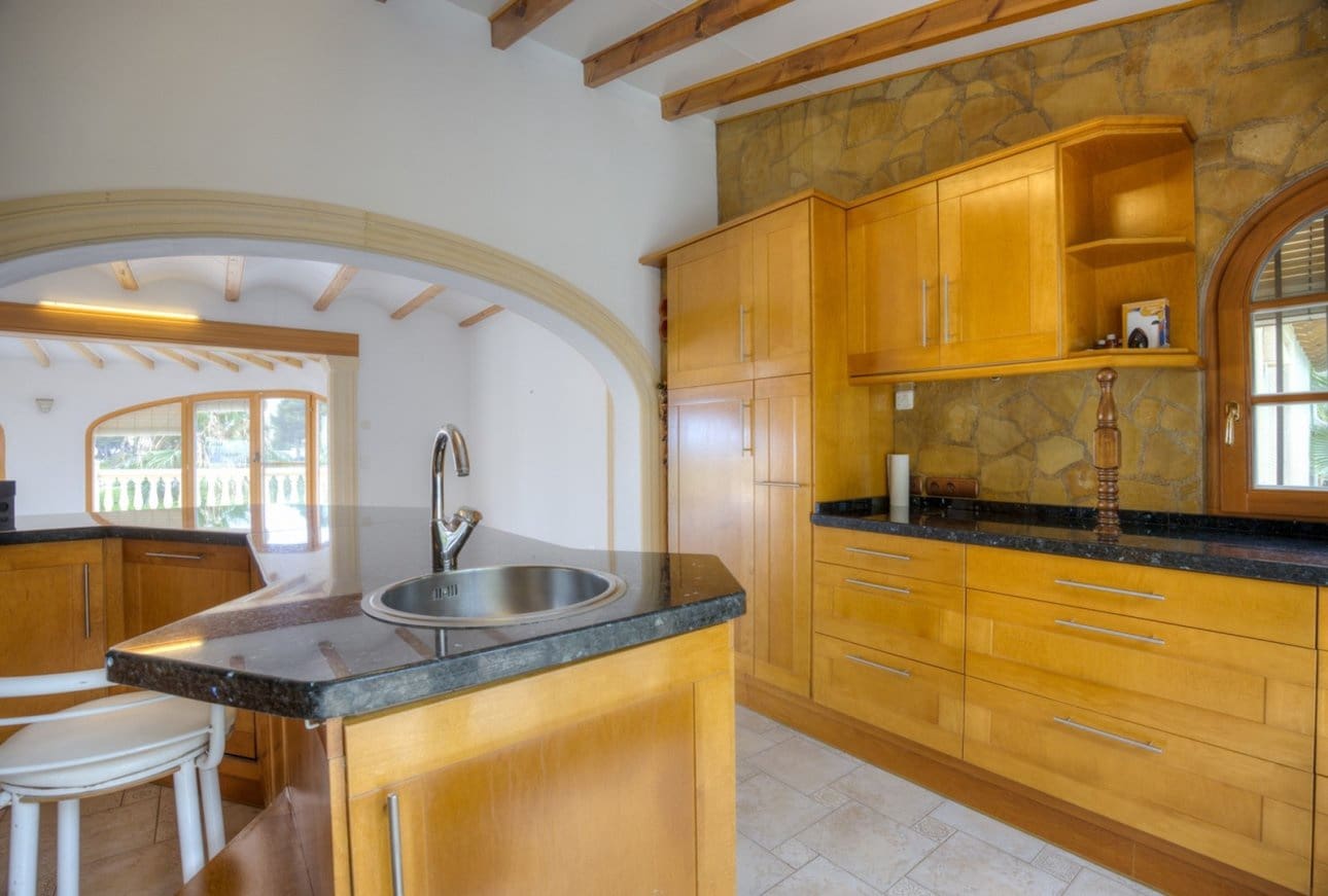 Chalet de 5 habitaciones en Moraira en venta con piscina - 745.000 € (Ref: 9109760)
