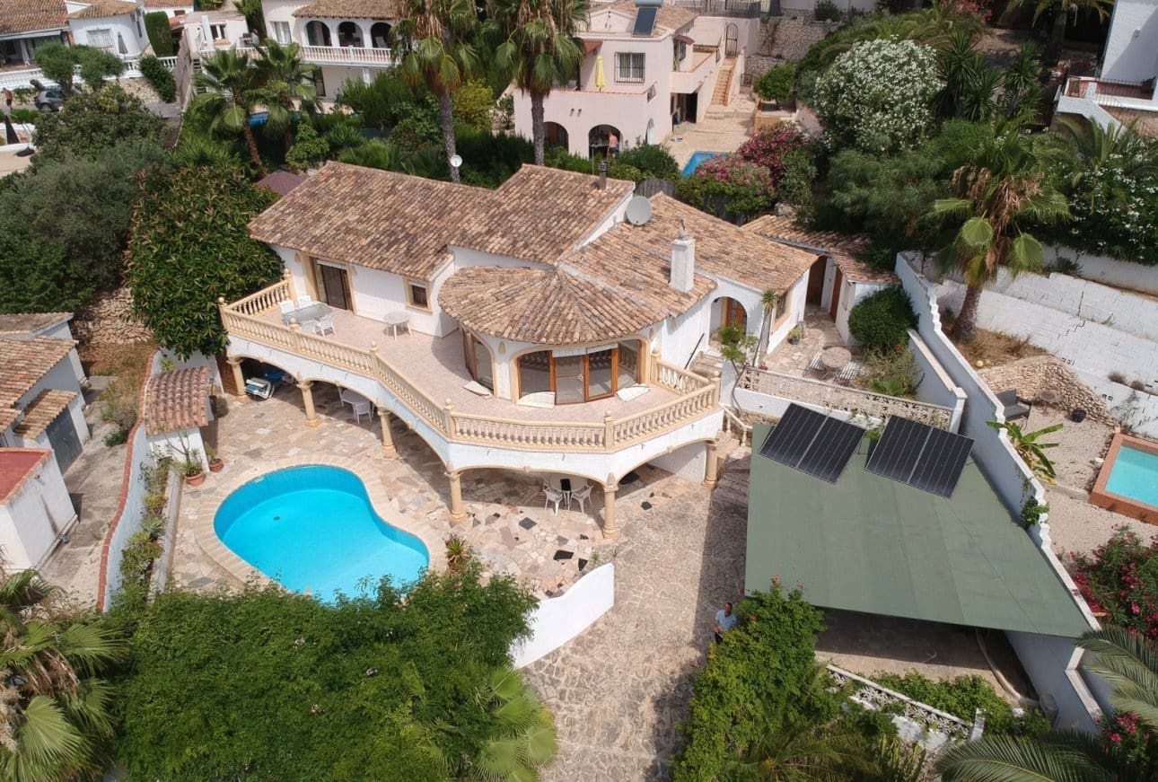 Chalet de 5 habitaciones en Moraira en venta con piscina - 745.000 € (Ref: 9109760)