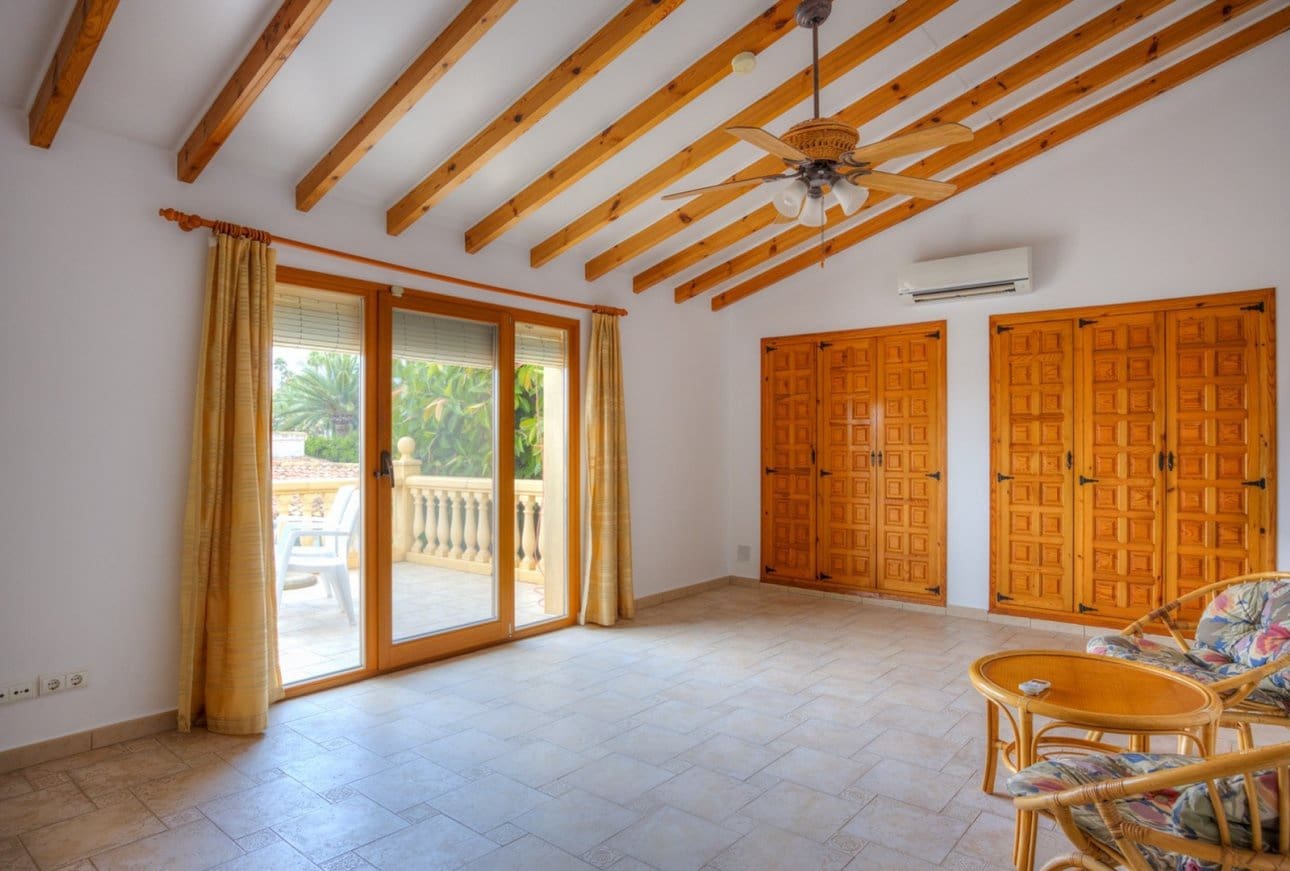 Chalet de 5 habitaciones en Moraira en venta con piscina - 745.000 € (Ref: 9109760)