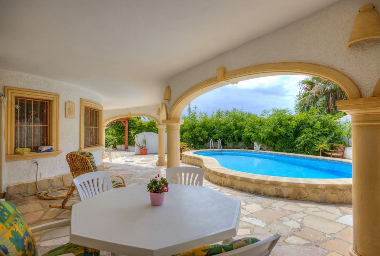 Chalet de 5 habitaciones en Moraira en venta con piscina - 745.000 € (Ref: 9109760)