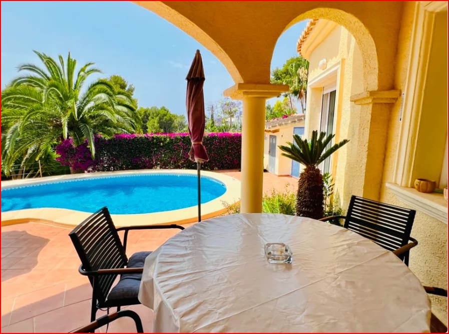 Chalet de 3 habitaciones en Moraira en venta con piscina - 650.000 € (Ref: 9207420)