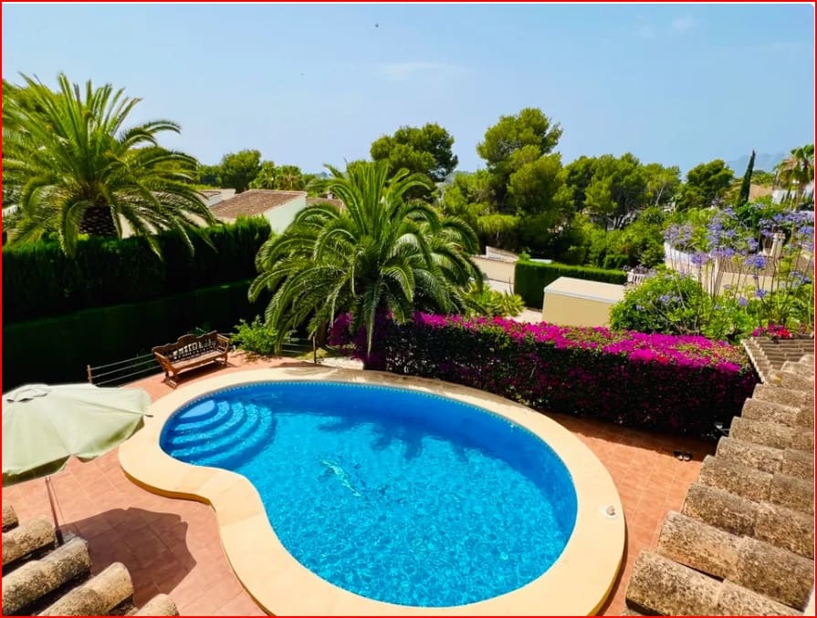 Chalet de 3 habitaciones en Moraira en venta con piscina - 650.000 € (Ref: 9207420)
