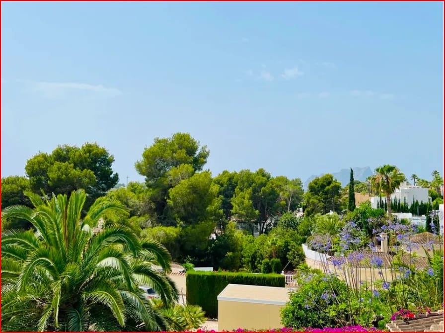 Chalet de 3 habitaciones en Moraira en venta con piscina - 650.000 € (Ref: 9207420)