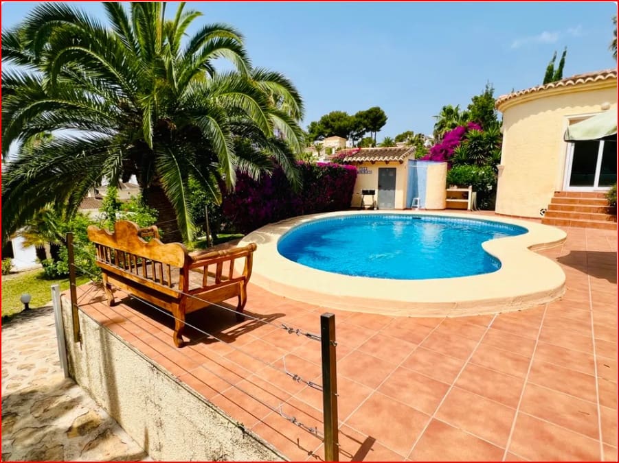 Chalet de 3 habitaciones en Moraira en venta con piscina - 650.000 € (Ref: 9207420)