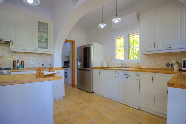 4 soverom Villa til salgs i Moraira, Teulada-Moraira med svømmebasseng - € 795 000 (Ref: 9235779)