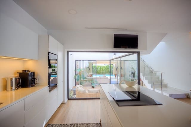 3 slaapkamer Villa te koop in Moraira, Teulada-Moraira met zwembad - € 1.175.000 (Ref: 9342223)