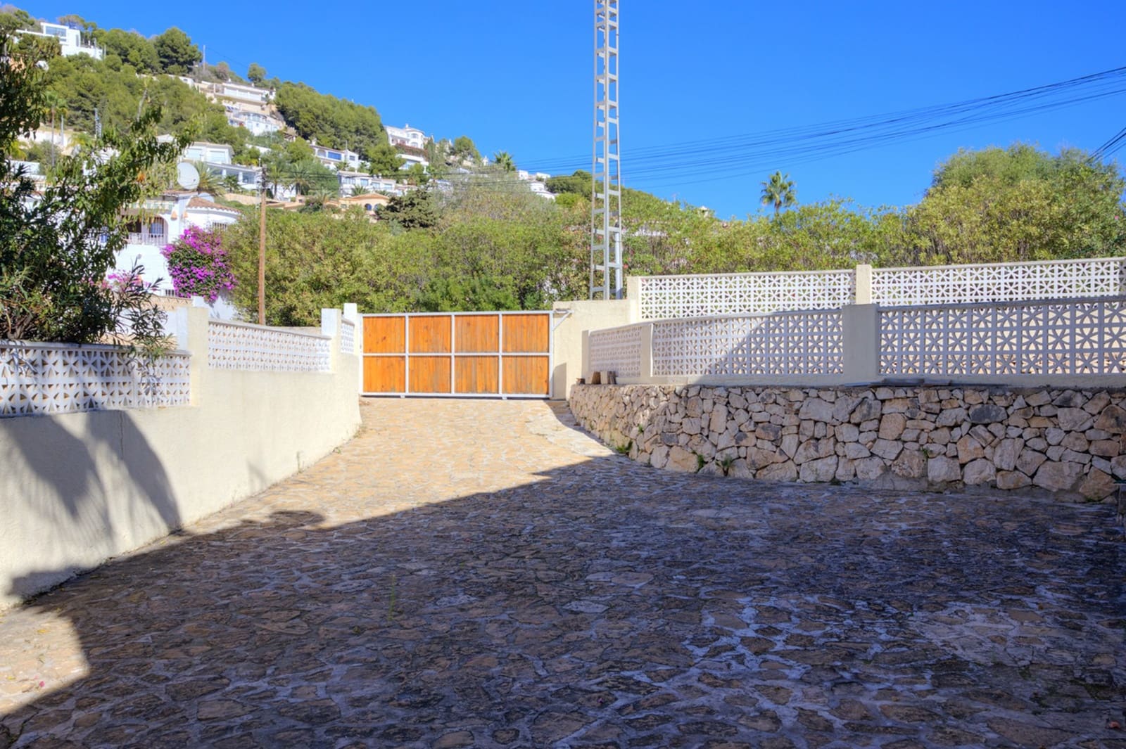 4 bedroom Villa for sale in Moraira with pool garage - € 595,000 (Ref: 9348052)