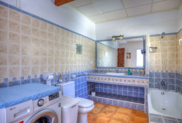 4 soverom Villa til salgs i Moraira, Teulada-Moraira med svømmebasseng garasje - € 565 000 (Ref: 9348052)