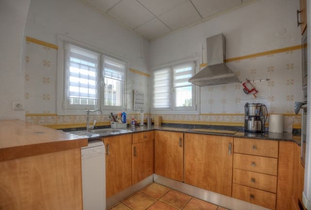 4 soverom Villa til salgs i Moraira, Teulada-Moraira med svømmebasseng garasje - € 565 000 (Ref: 9348052)
