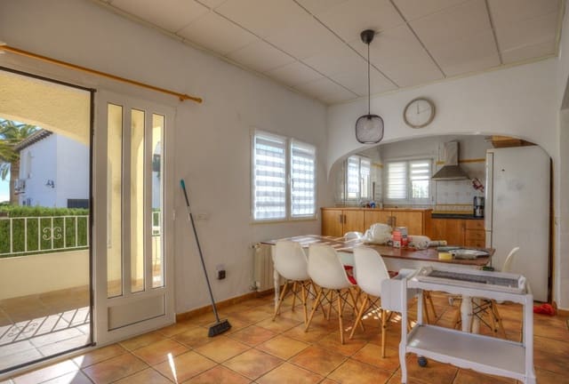 4 soverom Villa til salgs i Moraira, Teulada-Moraira med svømmebasseng garasje - € 565 000 (Ref: 9348052)
