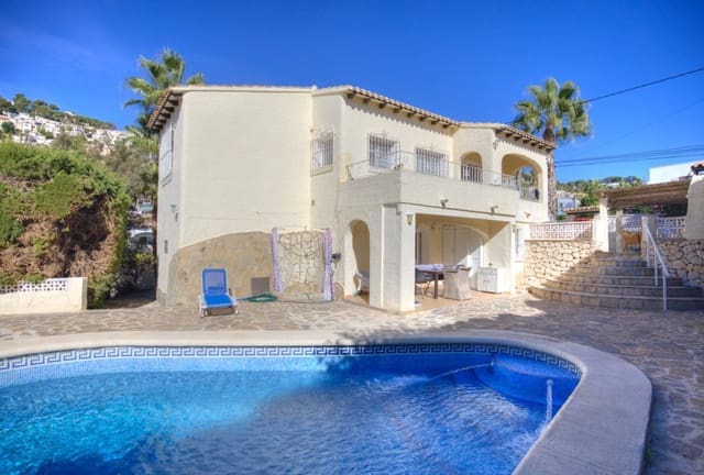 4 soverom Villa til salgs i Moraira, Teulada-Moraira med svømmebasseng garasje - € 565 000 (Ref: 9348052)