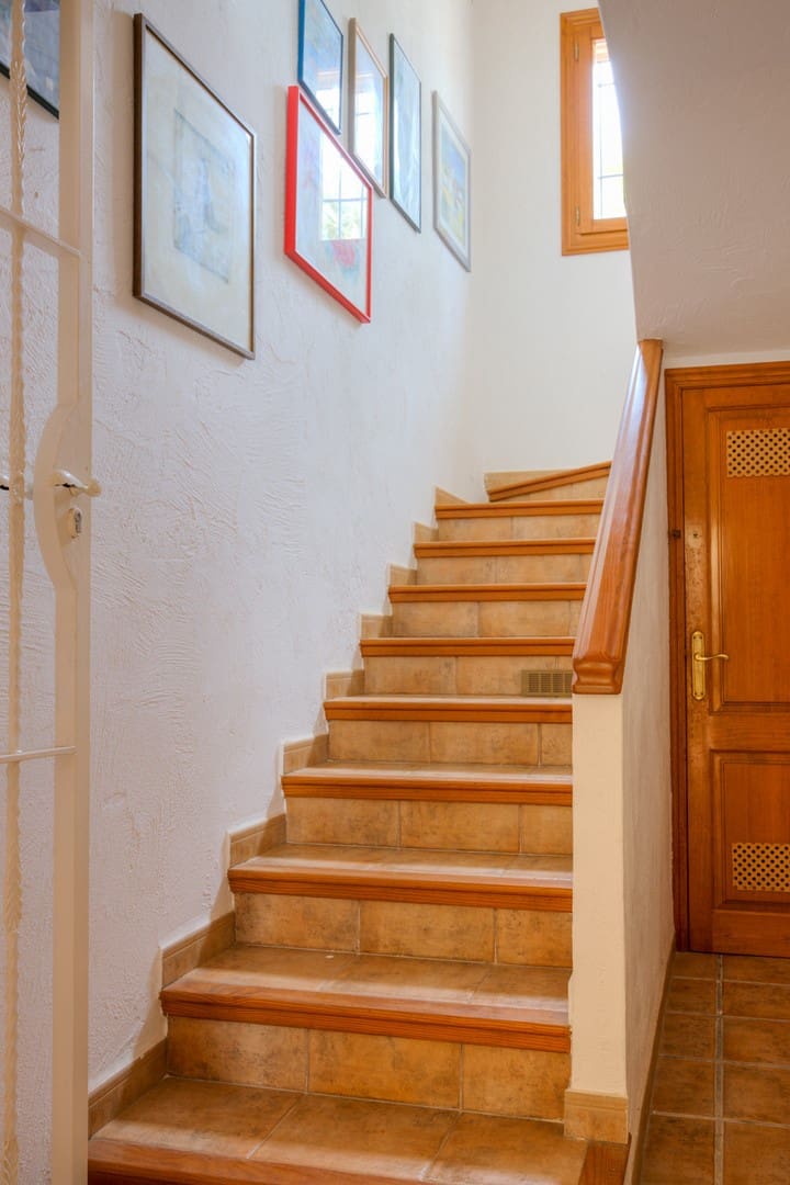 4 bedroom Villa for sale in Moraira with pool garage - € 1,145,000 (Ref: 9360562)