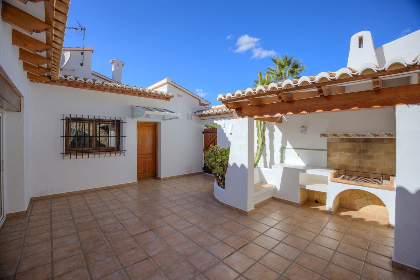 4 bedroom Villa for sale in Moraira with pool garage - € 1,145,000 (Ref: 9360562)