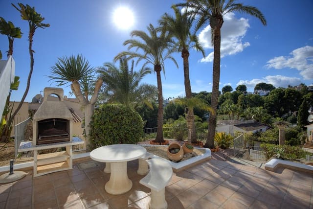 4 bedroom Villa for sale in Moraira, Teulada-Moraira with pool garage - € 1,145,000 (Ref: 9360562)