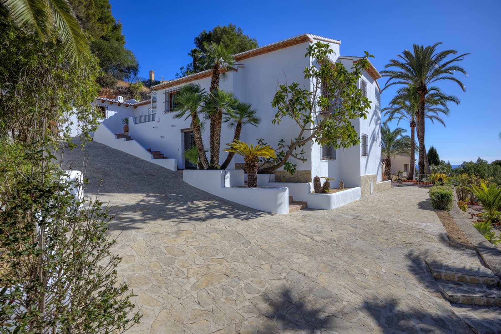 4 bedroom Villa for sale in Moraira with pool garage - € 1,145,000 (Ref: 9360562)