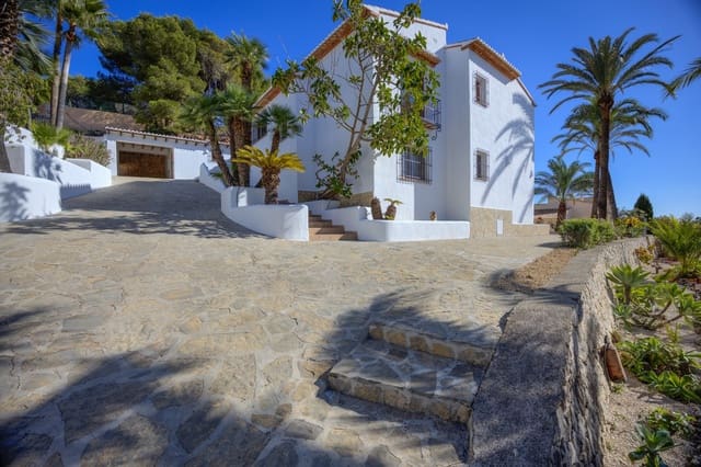 4 bedroom Villa for sale in Moraira, Teulada-Moraira with pool garage - € 1,145,000 (Ref: 9360562)